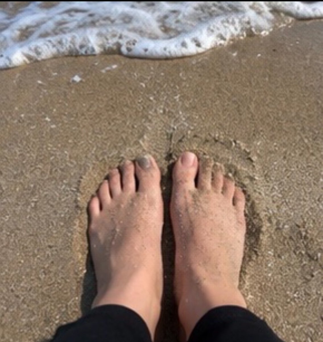 Melody_keng's tweet photo. Quick one from the archives, don’t mind my toe nail. It’s okay again! 👣🐾🦶🏻

#feetfetısh #feetworshi̇p #feetcreator https://t.co/mELQslmdF5