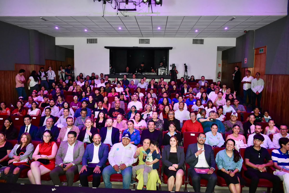 IMJULeon's tweet photo. ✨ Las juventudes de León siguen dejando huella Realizamos el evento con motivo del mensaje del Informe de Resultados de nuestro Consejo Directivo, donde compartimos junto a @AleGutierrez_mx  las acciones que fortalecen sus oportunidades y participación🦁
#JóvenesDejandoHuella https://t.co/OPg6hqVjG5