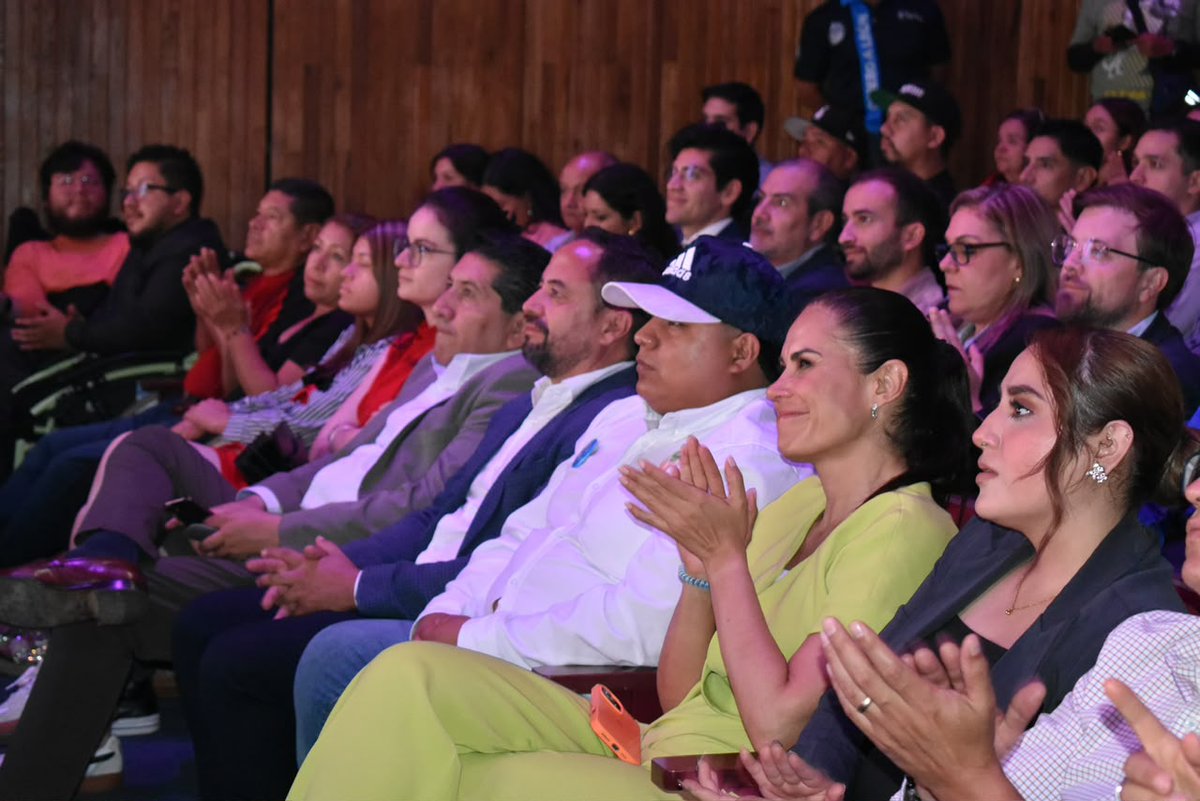 IMJULeon's tweet photo. ✨ Las juventudes de León siguen dejando huella Realizamos el evento con motivo del mensaje del Informe de Resultados de nuestro Consejo Directivo, donde compartimos junto a @AleGutierrez_mx  las acciones que fortalecen sus oportunidades y participación🦁
#JóvenesDejandoHuella https://t.co/OPg6hqVjG5