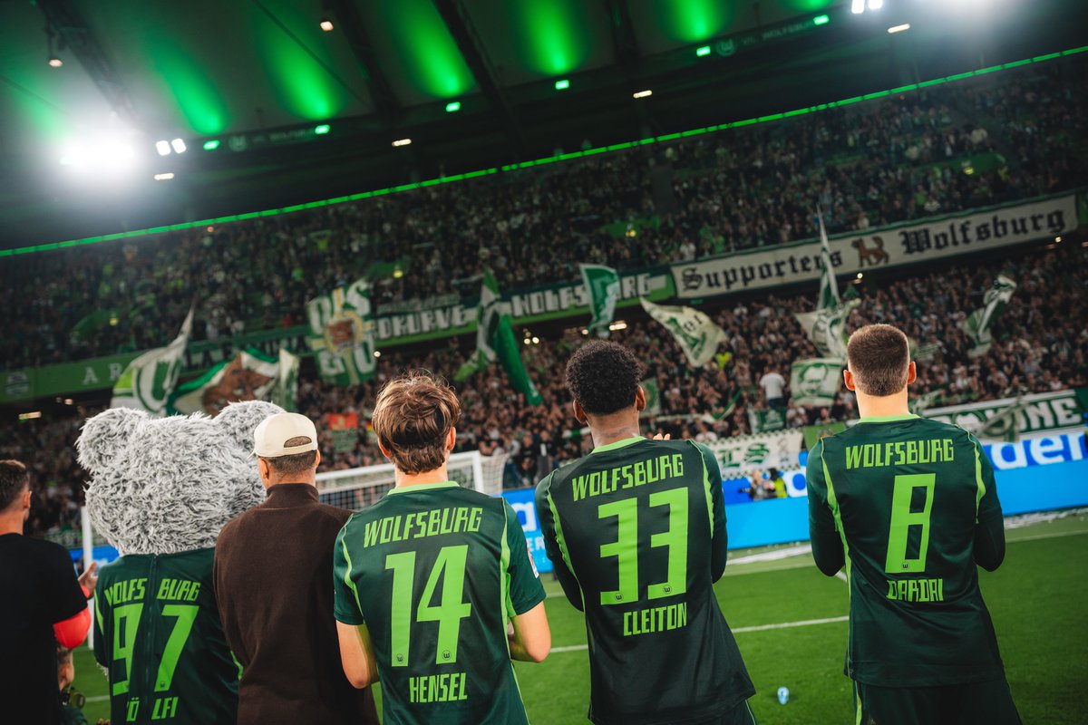 VfL_Wolfsburg's tweet photo. „Wollten den Fans einen Sieg schenken“ 💚
Hier gibt's den Heimsieg nochmal zum Nachlesen und Nachhören. 👀
📰 Zum Spielbericht ➡️ https://t.co/53y0J3GCYP
🎙️ Zur Pressekonferenz ➡️ https://t.co/i6Y99j6cRY
🎤 Zu den Stimmen ➡️ https://t.co/TpjrNY3pT1
#VfLWolfsburg #WOBSVD 5:1 https://t.co/rNx53GkG1h