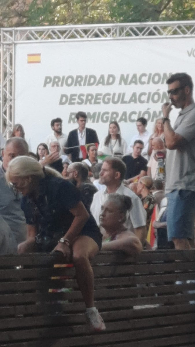 Puicinacional's tweet photo. No us imagineu el a prop que hi érem, nazis patètics.

Som  a tot arreu, perquè som poble.

Vosaltres quan la poli surt heu de sortir també. https://t.co/BWv9PlX2Ax
