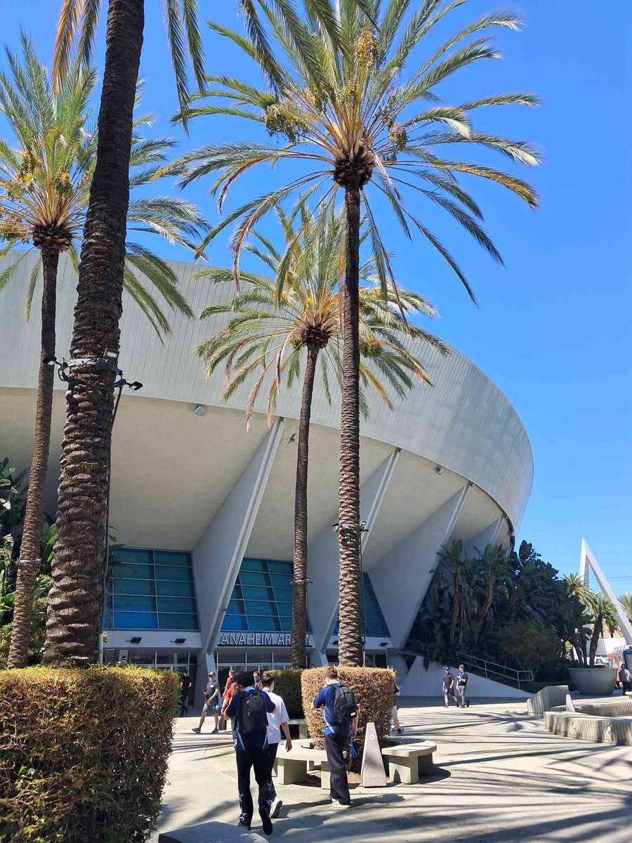 KroxZ_ow's tweet photo. Looking back to BlizzCon. Worldcup was so fun and full of memories I'll keep in my head forever. Thank you to everyone for the immense support and all the love. Time to try hard for OWCS now! 😝 ❤️ https://t.co/K1iaiuutDN
