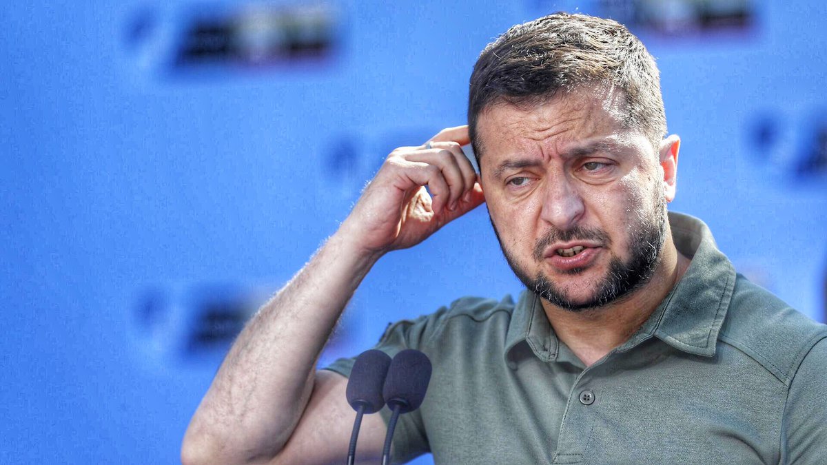 oleshkomyroslav's tweet photo. Українці, уявіть: деякі громадяни продовжують підтримувати Зеленського навіть після того, як із плівок НАБУ стало відомо, що він з Єрмаком возив собі землю з кладовищ де трупи і перевозив її для свого палацу «Династія» під Києвом. І робили вони це тому, що їм так сказала ворожка.
Ви ж розумієте, хто нами керує? І ви вірите, що ті, хто нами керує, не брешуть нам про мир з Росією? Вже б давно був мир, якби не ці навіжені.