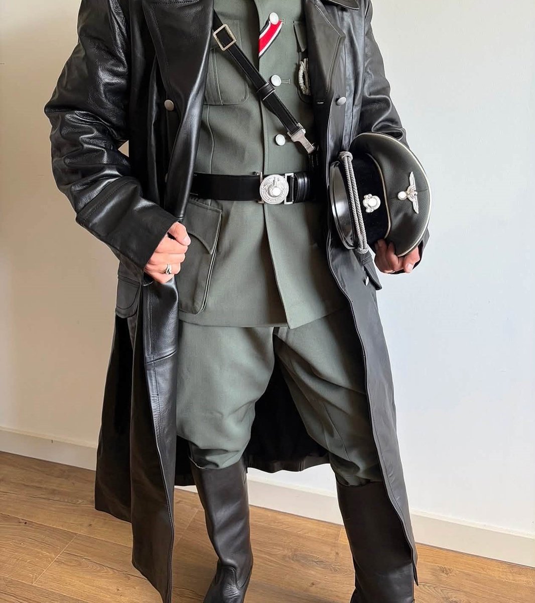OstubafDietrich's tweet photo. German leathercoat https://t.co/NSYJB4pghx