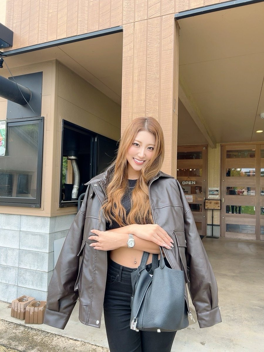 kimura_kaju's tweet photo. 先日、埼玉県の宮沢湖畔にあるアリュメールメッツレストランへ🍽️

12時間かけて熟成したプルドポークや、牛肩肉の燻製ブリスケット、薩摩黒豚100%ハンバーグ、クスクスのプルドポークカレー、全てのメニュー初めて味わう味や食感で想像の100倍美味しすぎたーー💯✨

リピ確🔁♡ https://t.co/W5MHNjpztH