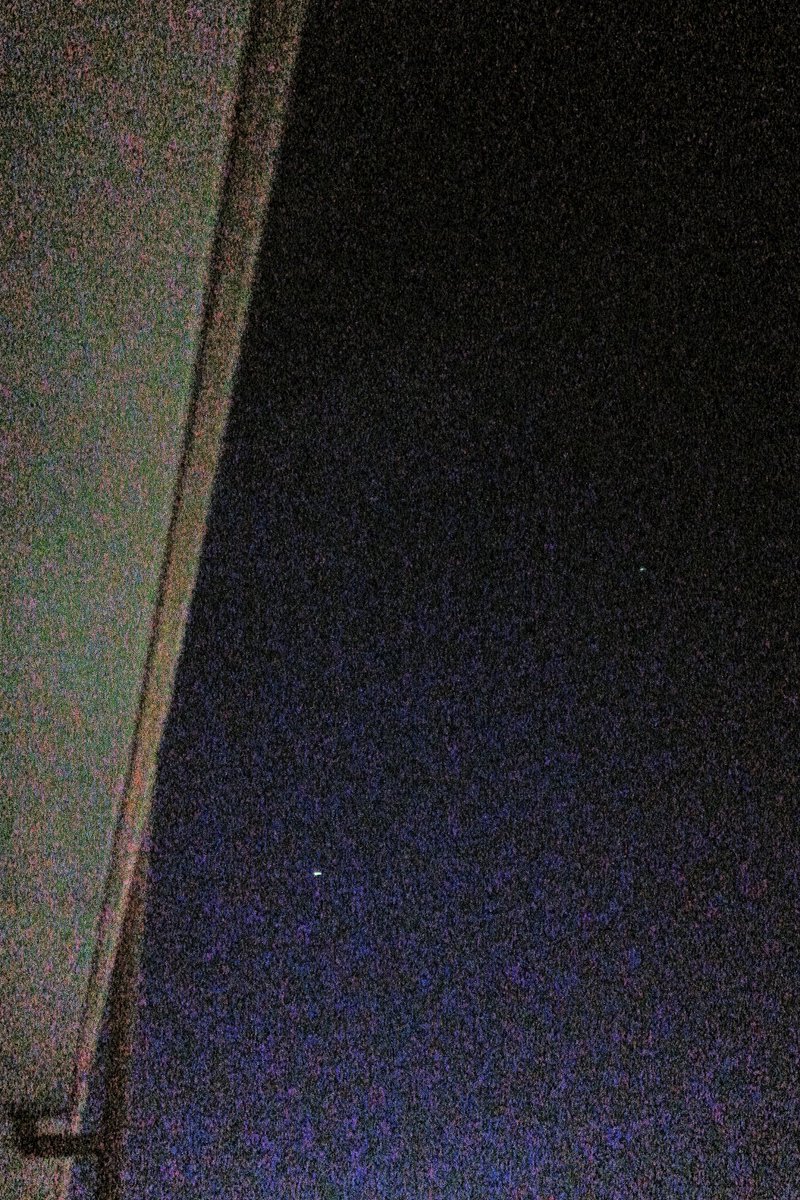 jto24294's tweet photo. さっき目が覚めて、ベランダ出たら東で木星がキラキラしてたのですぐにgti経緯台とMac127をセッティング。北に向けてワンアライメントで木星をセット。手動で導入してポイントトラックしたら、ずっと追尾して一時間ほど観望してました。gti経緯台セット10分くらいで出来るんで凄いわ。 https://t.co/CjQWXTfiKy