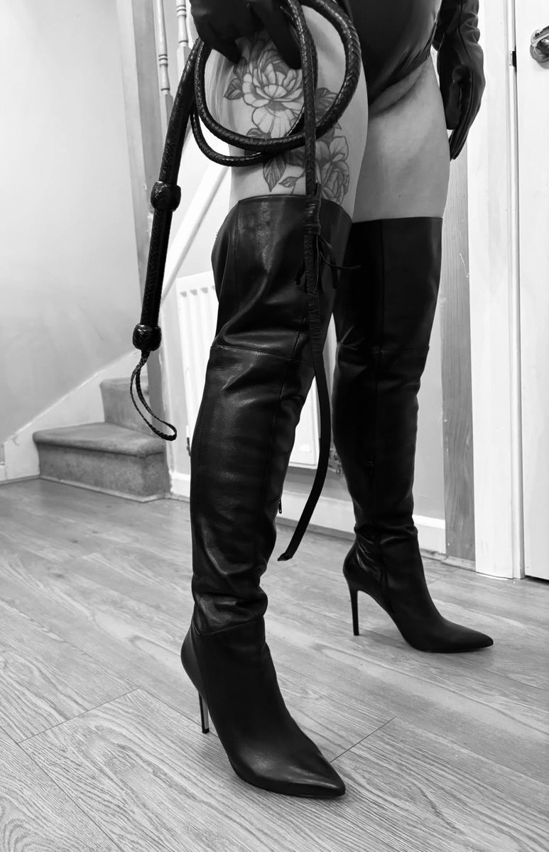 MistressKC01's tweet photo. How hot are these boots? Ready to serve? https://t.co/lY2YWco3Zk