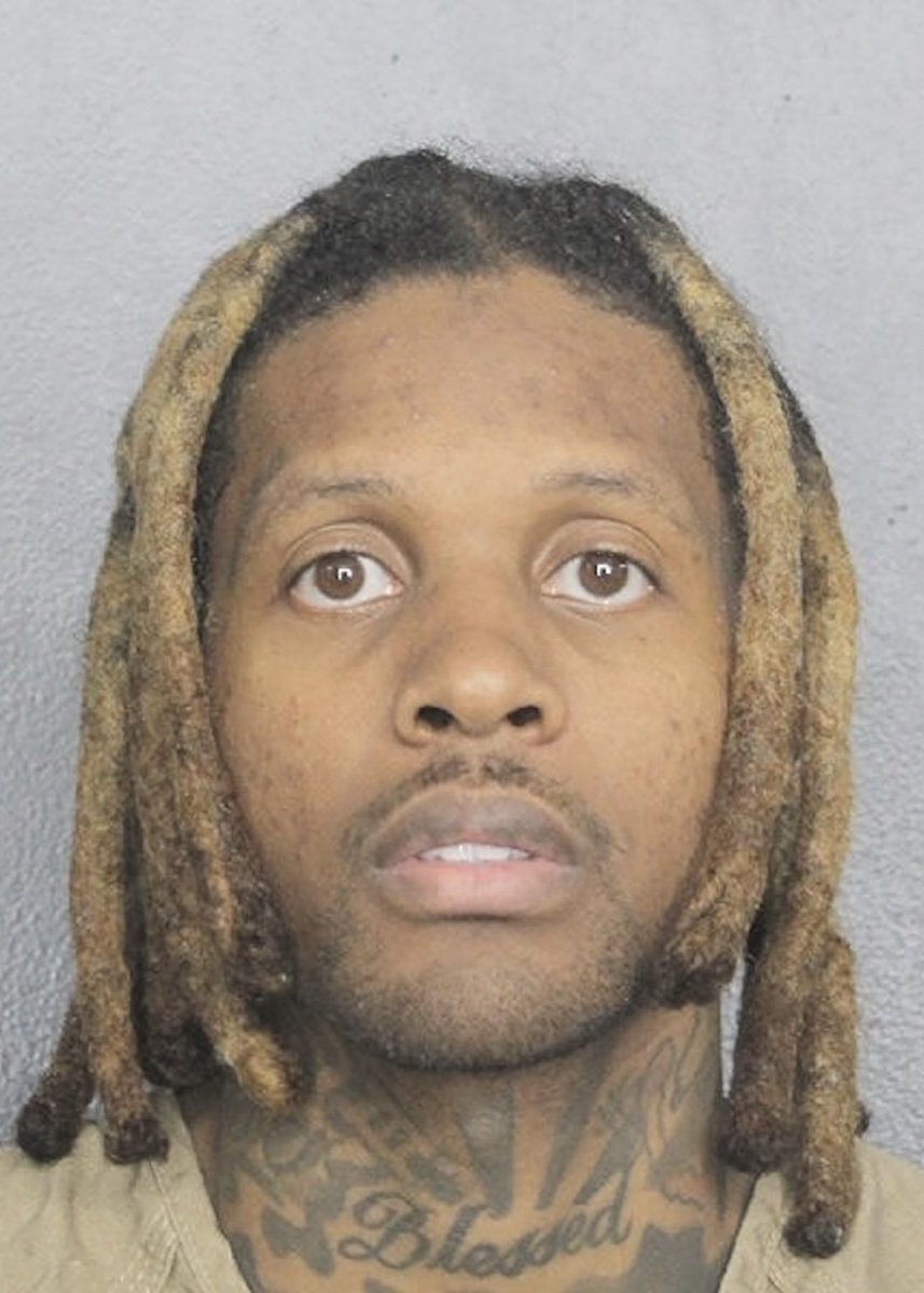 Rap's tweet photo. Lil Durk will get another chance to fight for his RELEASE from jail‼️

A judge has scheduled a bond review hearing for November 4 as Durk prepares for his separate racketeering case. https://t.co/BZXNaWWysl