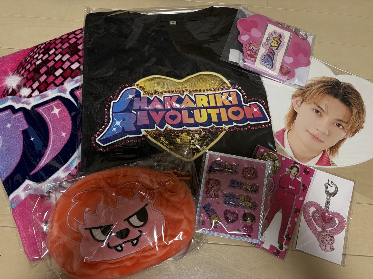 F1oodC's tweet photo. シャカレボグッズ届いたー😆❤️
可愛いすぎるー💓✨
あとは来年1月のライブへ向けて自分磨きだわ…😇 https://t.co/LEF7tPKwhf