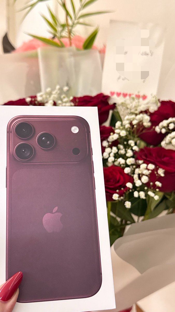 l2mie's tweet photo. Burgundy🤍💅🏻 https://t.co/VTpLkePFIq