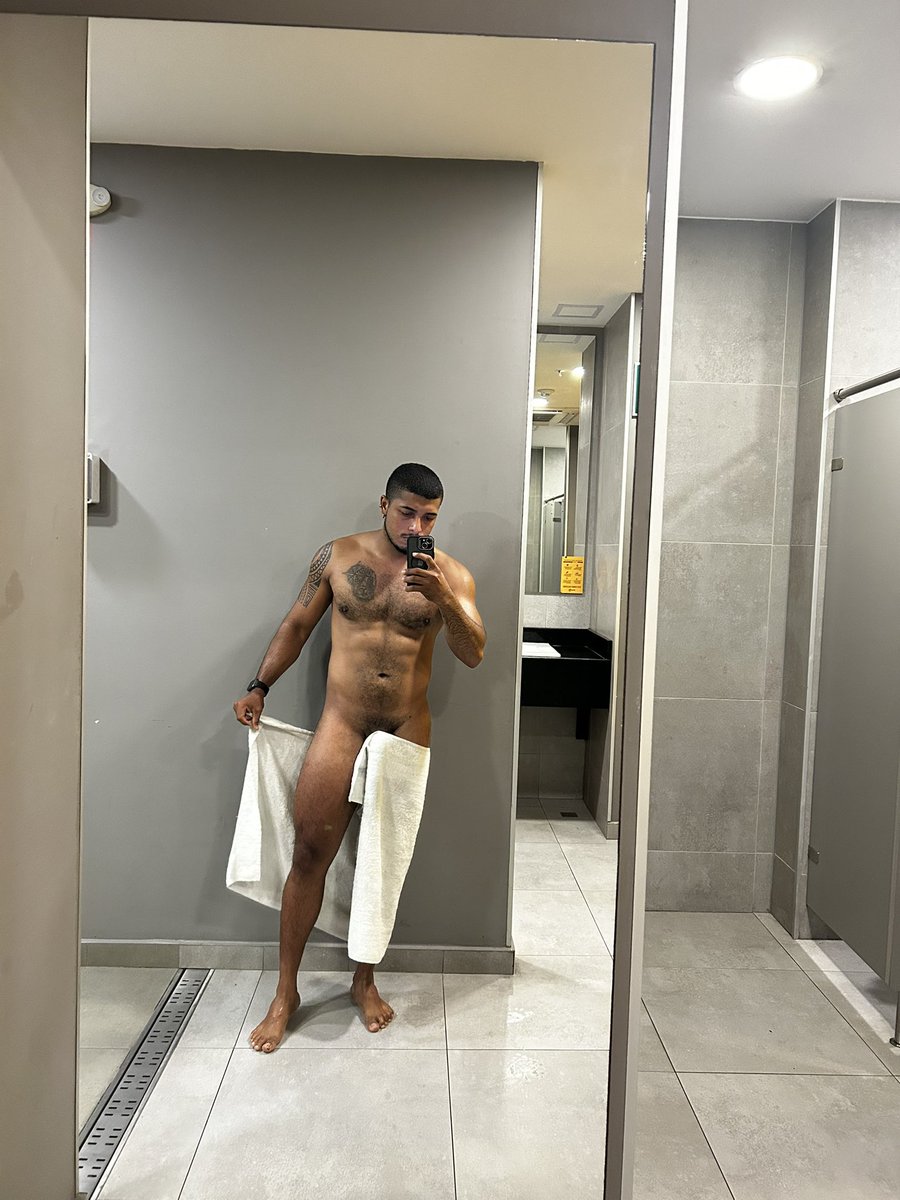 Yeenlm26's tweet photo. Después de pierna… creo que la rutina hizo su trabajo 🥵🍑
#LegDay #Gym #Fitness #AfterWorkout #GymBody #HotPic https://t.co/IMmCM3XBgF