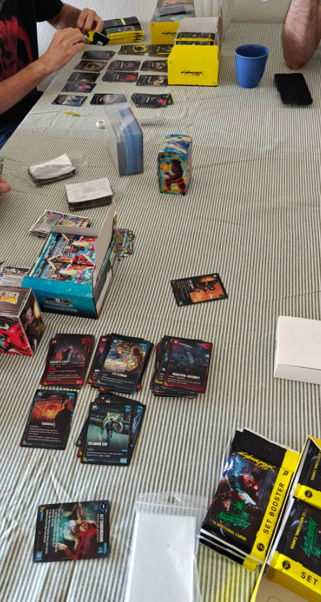 TheKempan's tweet photo. bro the Cyberpunk TCG is actually mad fun
cracked open a Booster box today with the boys and played with a deck made from it against a friend who also brought a booster box
awesome game.
 #cyberpunktcg #C2077 #CDPR #Cyberpunk2077 https://t.co/7guZuHig5A