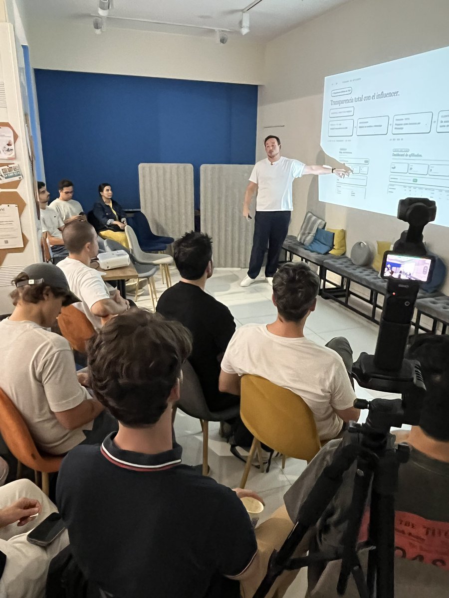 madbuilders_'s tweet photo. No Lazy People con @founderish https://t.co/di95mQZYUU