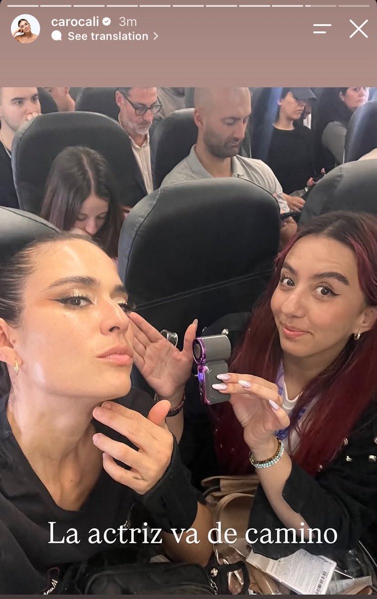 TeAmoSeI's tweet photo. El edit en el jet privado JAJAJAJA 😭😭😭 #LaReinaDelFlow https://t.co/GqW43d38qa