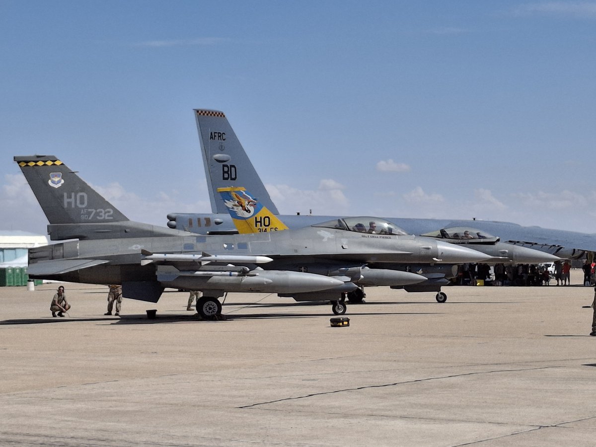 jwellsnm's tweet photo. @Supersonic_Red You can never have enough F-16. Now the guys and girls from Holloman, just over the mountain, drop by for the weekend https://t.co/pA4TMFt5Vs
