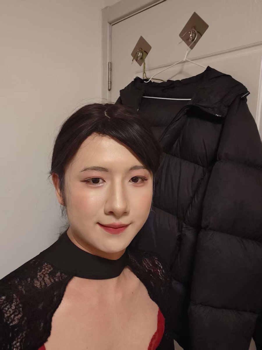 cd0008_NY's tweet photo. 突然发现自己人妻感好重，也许天生就该是女人，只不过是灵魂与外表不匹配而已，如果有来生，一定要成为女孩儿，要是勇敢一点就好了，不至于这么晚才知道自己灵魂深处想要的是什么 https://t.co/Z7pkdzS17s