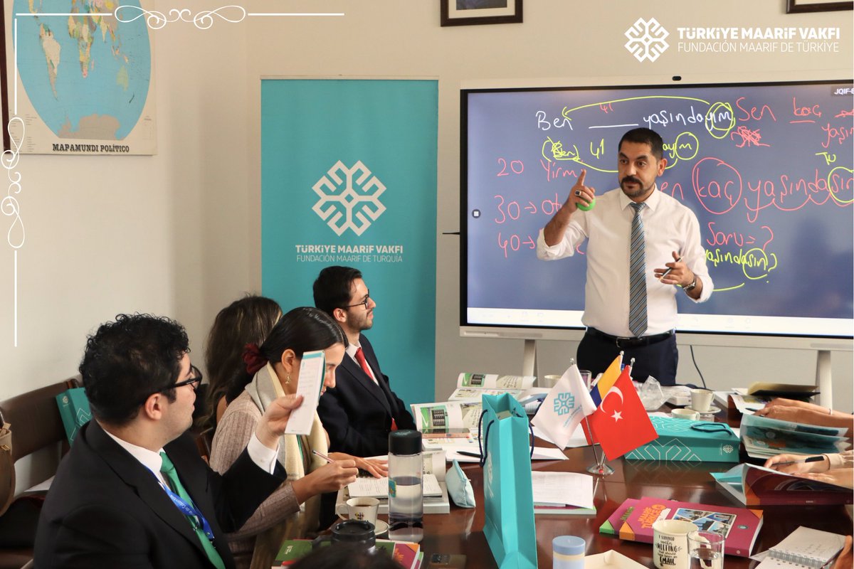 tmaarifcolombia's tweet photo. A través de este programa, impartido en la Academia Diplomática Augusto Ramírez Ocampo de Colombia, los futuros diplomáticos colombianos han dado sus primeros pasos en el aprendizaje del idioma turco. 🇨🇴🤝🇹🇷 https://t.co/Ix0IH4NOk5