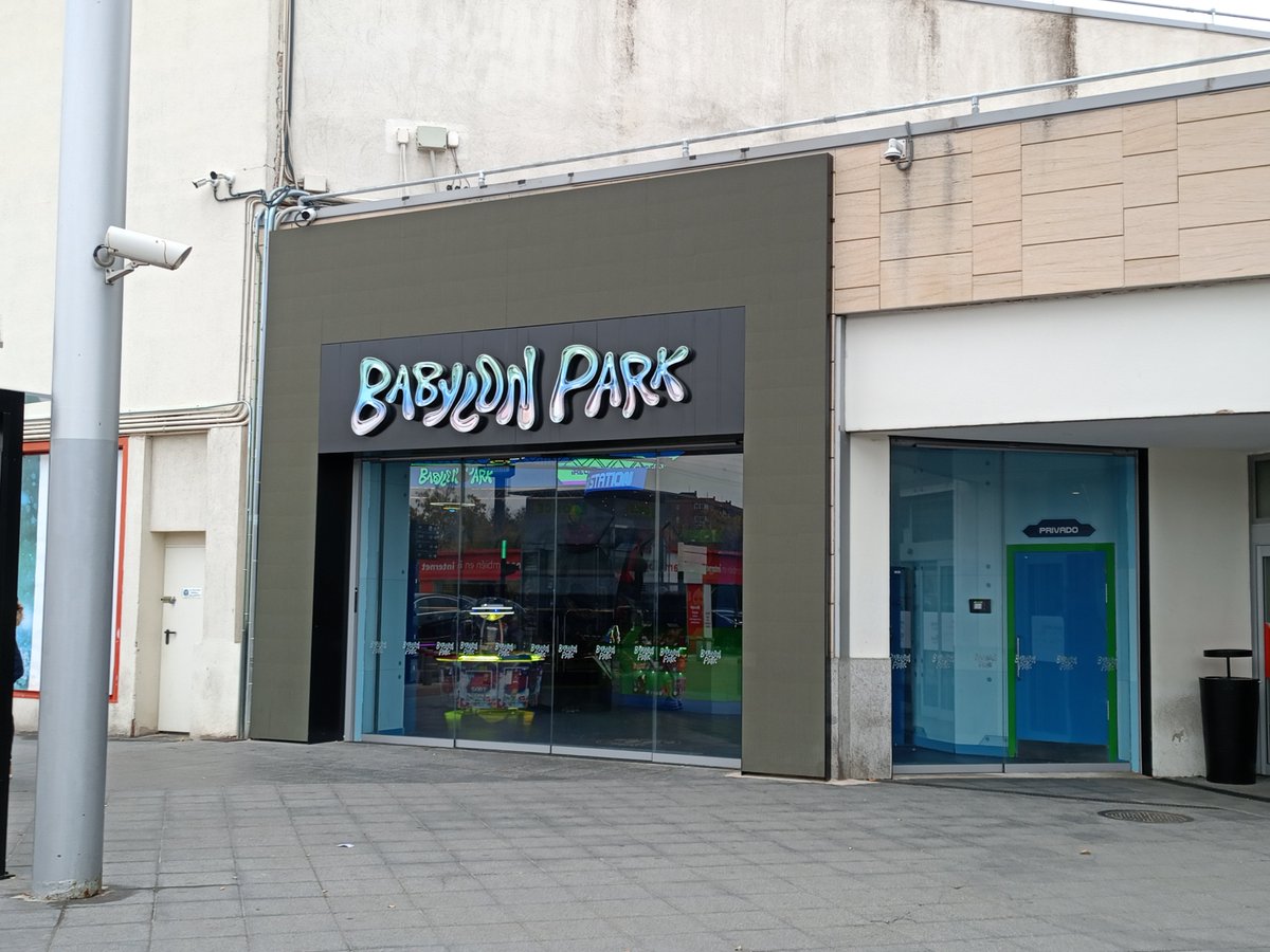 piu_madrid's tweet photo. Sala Arcade Babylon Park (Leganés) de día y de noche. ☀️/🌙
📍 Ubicación: CC Parque Sur, Av. de Gran Bretaña, S/N, 28916 Madrid.
#piu #pumpitup #arcade #rhythm #piumadrid https://t.co/h7K77rlrDu