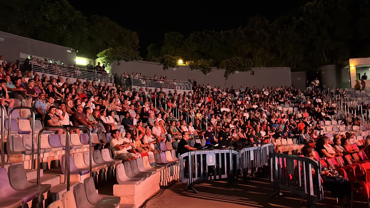 popularesmolina's tweet photo. 🎶 El alcalde @jangelalfonso ha asistido al concierto que ha ofrecido la @LaBandaDeMolina en el Auditorio Tomás Fernández Gil de nuestra ciudad.

🇪🇺Este año, nuestra banda municipal, nos ha trasladado al festival de Eurovisión adaptando las canciones más emblemáticas al estilo sinfónico.

💙Al acto han asistido también los concejales @maria_haviles #Cultura @juandepochiche #Festejos @franhernandezg y @rocio_cozars