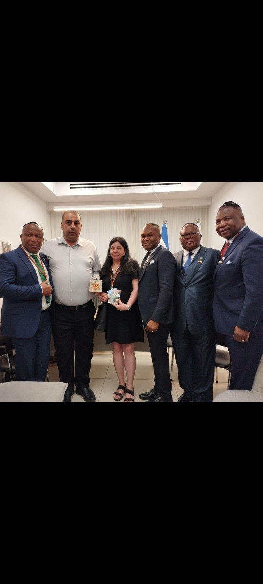 ObiJYkKg6QGWMAD's tweet photo. Dear parliament member Mr Afef Abed thank you for your support and solidarity all these months and the months ahead. We apriciate you . https://t.co/xWTRIucAAb