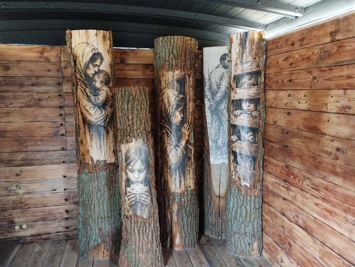 podkarpatka's tweet photo. WAGON PAMIĘCI w #Nawsiu
Niby zwykły, a jednak inny. Wagon, który kryje w sobie ekspozycję pokazującą,czego doświadczyli Polacy podczas podróży na Sybir,pobytu tam i upragnionego powrotu,którego nie wszyscy doczekali
#WagonPamięci #Historia #Sybiracy #Pamiętamy #KolejHistorii https://t.co/oxRcBnsUBU