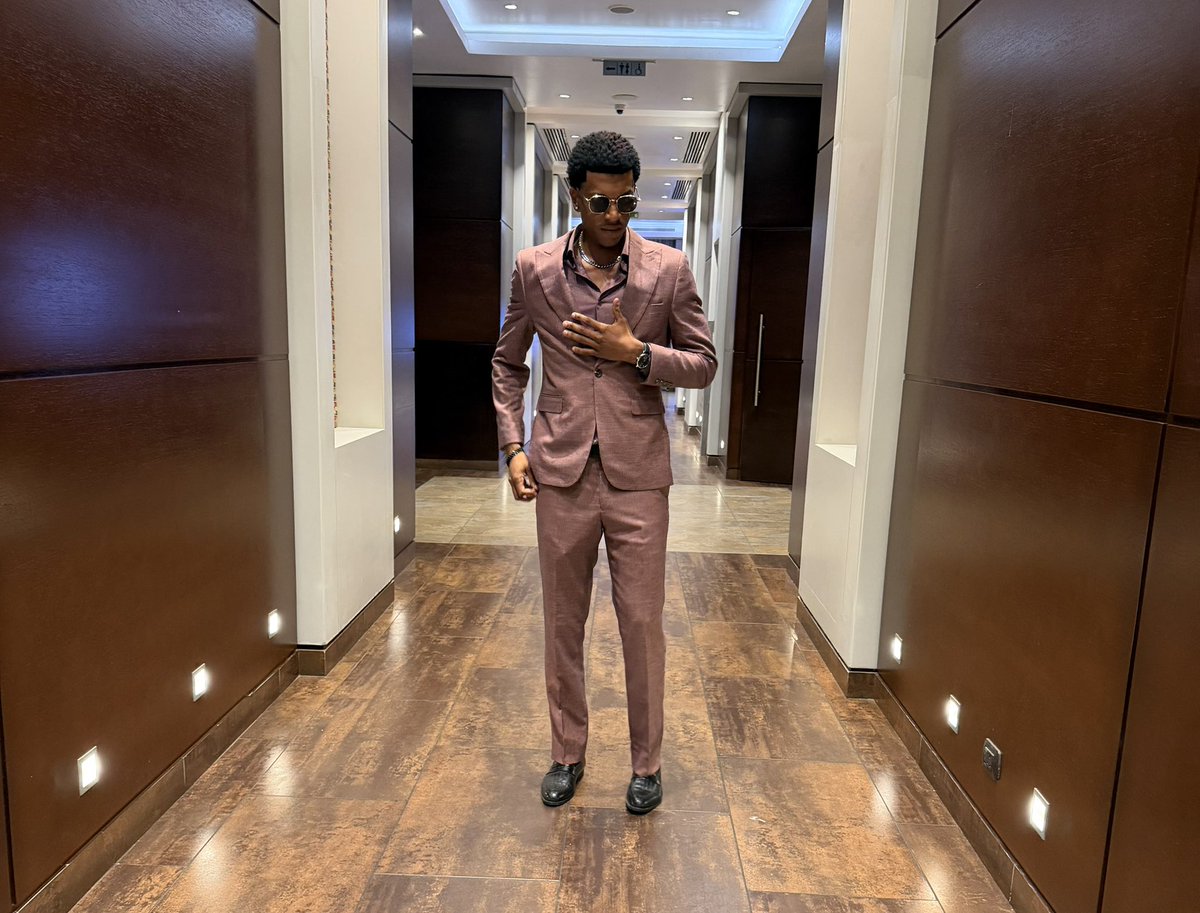 purplerich1's tweet photo. RT @tyclevofficial: Proud to represent @maisonyusif the Ghana Industries Manufacturing Awards (GIMA)

🕴🏻 https://t.co/IMYTXblMb4