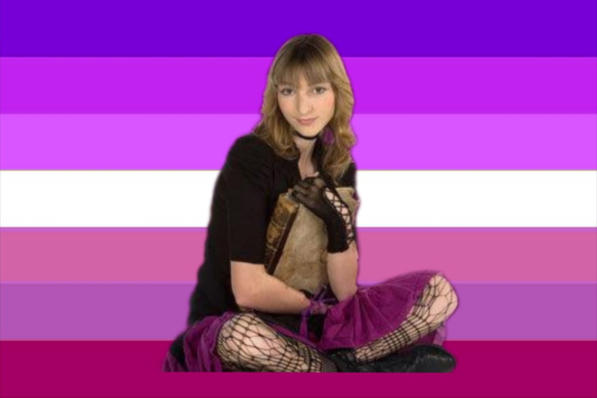 LlibertatBP's tweet photo. bandera lèsbica per aquelles lesbianes catalanes que el seu primer crush va ser la Lila del super3 https://t.co/xStgnoEVTK