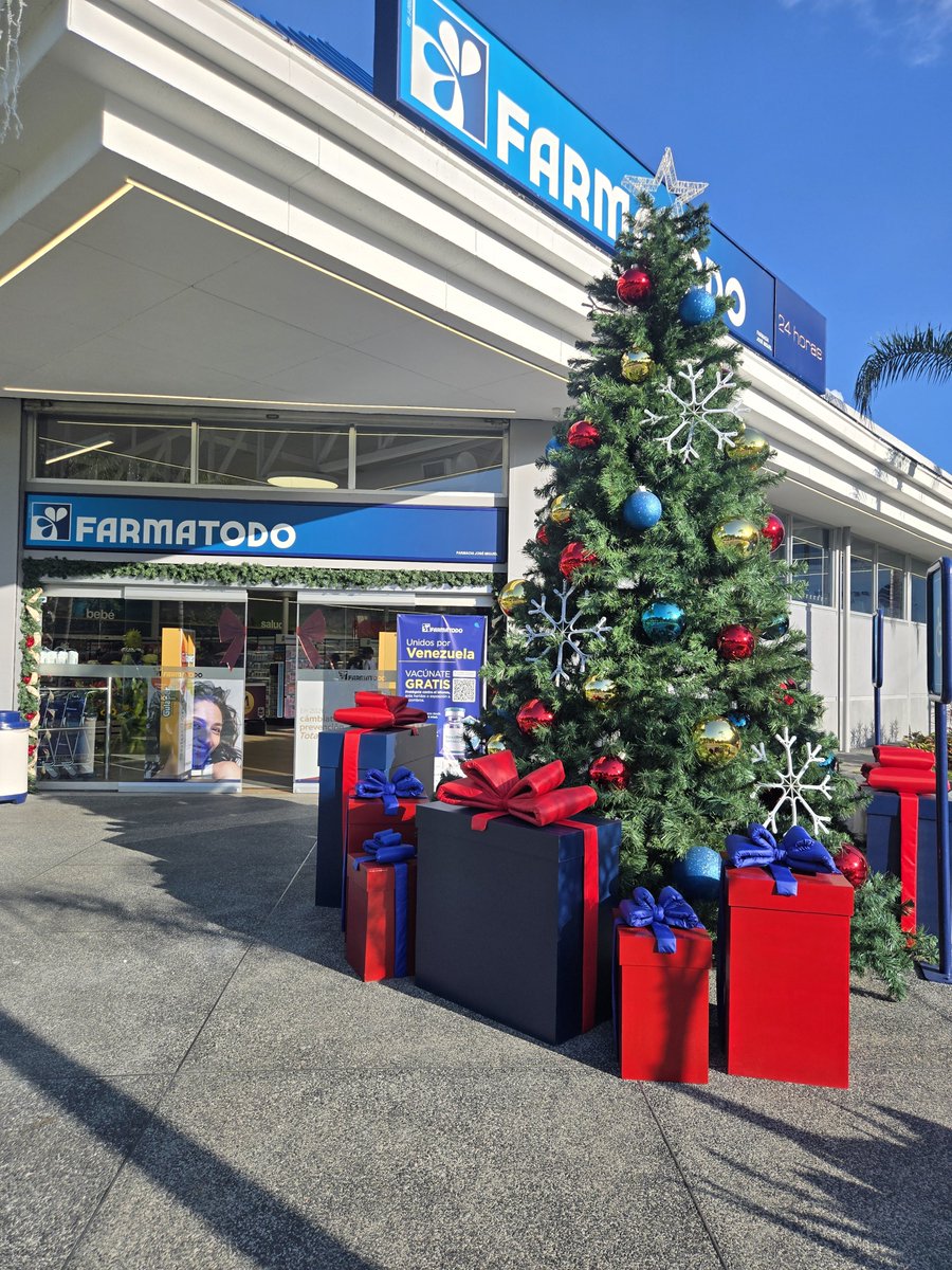 RomeritoEli's tweet photo. Porque @Farmatodo de la UNIÓN en el Hatillo ya puso Navidad??? 
Si aca nadie ha decretado Navidad y quien lo hacía esta bien preso en New York!!! 
Coño un poquito de por favor, estamos en Septiembre!!! 
Por Dios!!!! https://t.co/szCVfvFb3U