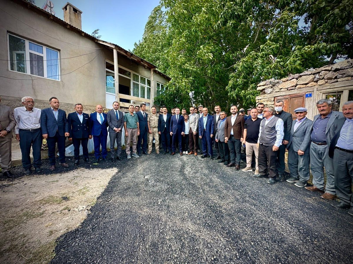 blcselahattin's tweet photo. Yüksekova Kaymakamımız Sayın Volkan Hülür ve beraberindeki heyeti, Ortaç Köyü Kargılı Mezramızda misafir etmekten büyük bir onur duyduk. https://t.co/Hn0gYvAQKO