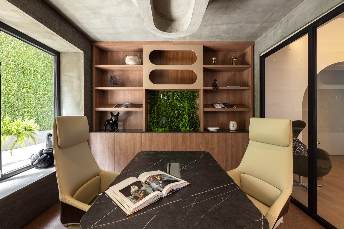 CASACORPERU's tweet photo. Un flat de 200 m² diseñado por Olenka Marquina para emprendedores digitales que buscan vivir, crear y conectar en un mismo espacio, combinando tecnología, naturaleza y bienestar. #CASACORPerú2026 #CASACORPerú #Arquitectura #Diseño https://t.co/cIbXHtGfKj