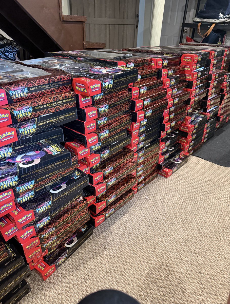 ryanmmorse_'s tweet photo. I hate scalpers so much I decided to beat them all myself https://t.co/1qD1ZMrxAU