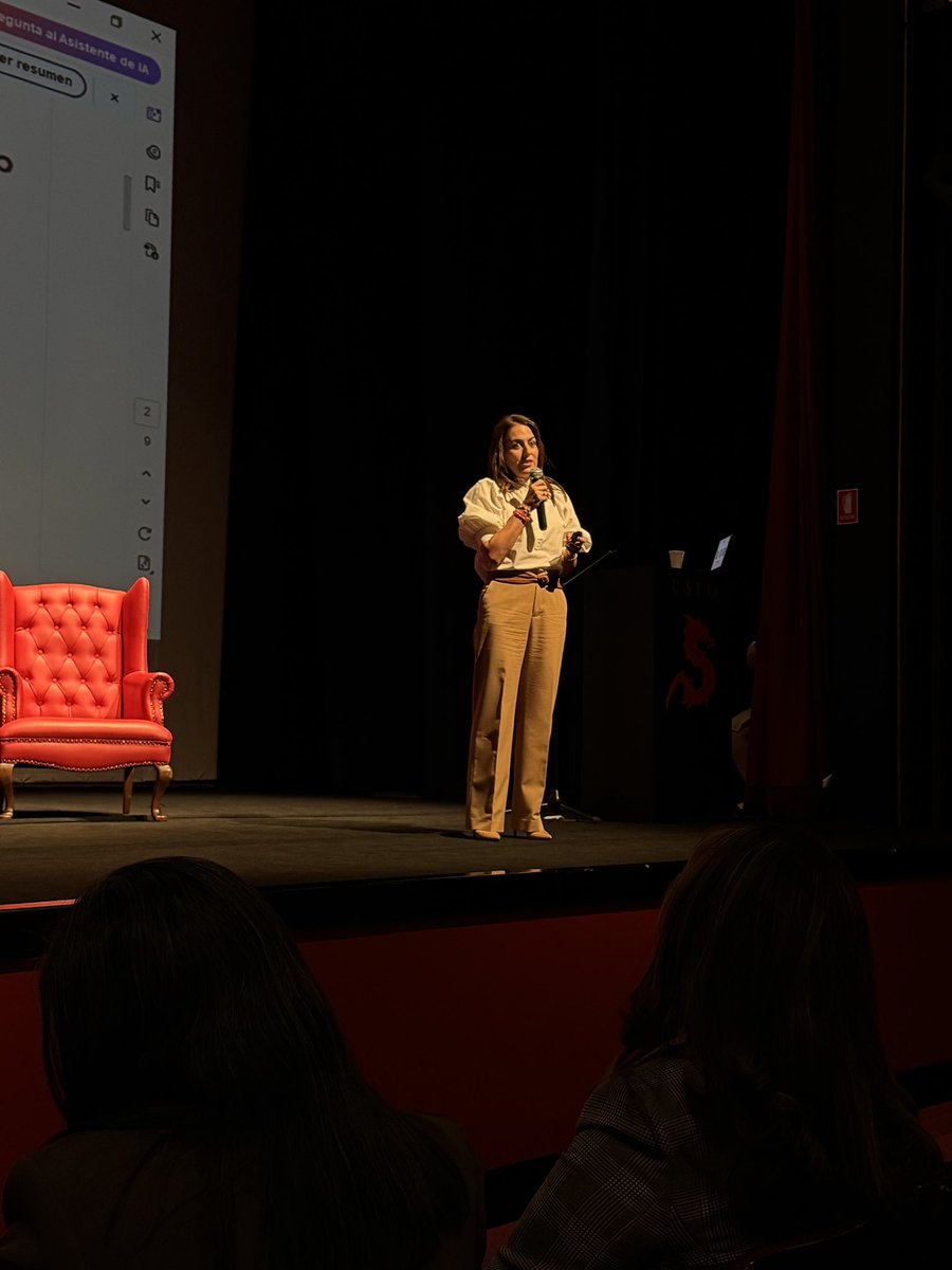 avilanieto's tweet photo. Wendy Reyes hablando de la coherencia que se debe sostener de la campaña al gobierno . @SummitComPolEc https://t.co/c8dNJcmoTs