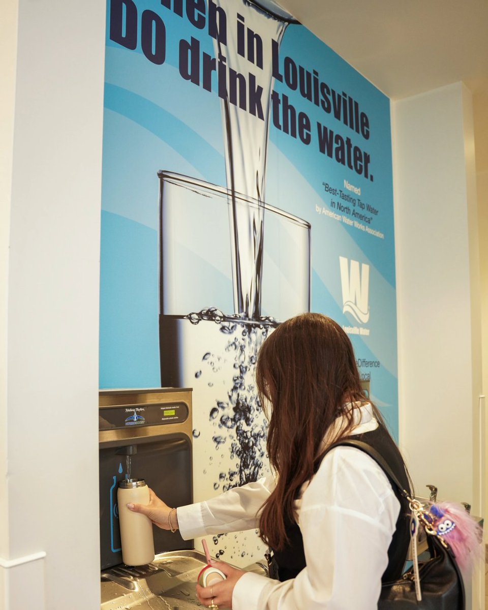 KYConvention's tweet photo. Louisville Water Company🤝 Kentucky International Convention Center
Great events start with the details. Our Pure Tap water stations with Louisville Water mean fresher hydration for attendees and less plastic waste for the planet. https://t.co/JMAEAnoiHP