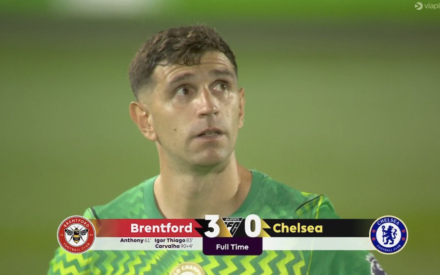 Kdhchels_'s tweet photo. 🚨🔵 Thierry Henry on Emi Martínez’s form at Chelsea:

🗣️ “Watch closely and you’ll see he’s still the same Martínez. A bad defense will always make a good goalkeeper look really bad, and I think that’s what is happening here.”

“We’ve seen him perform at the highest level before, so I wouldn’t suddenly forget the goalkeeper he is just because the team in front of him is struggling.”

🗣️ “He was once considered one of the best goalkeepers in the world, but football can be cruel. 

🗣️ “If Chelsea don’t fix the defense around him, he could finish his career with a much worse reputation than his actual ability deserves. That would be a shame.”