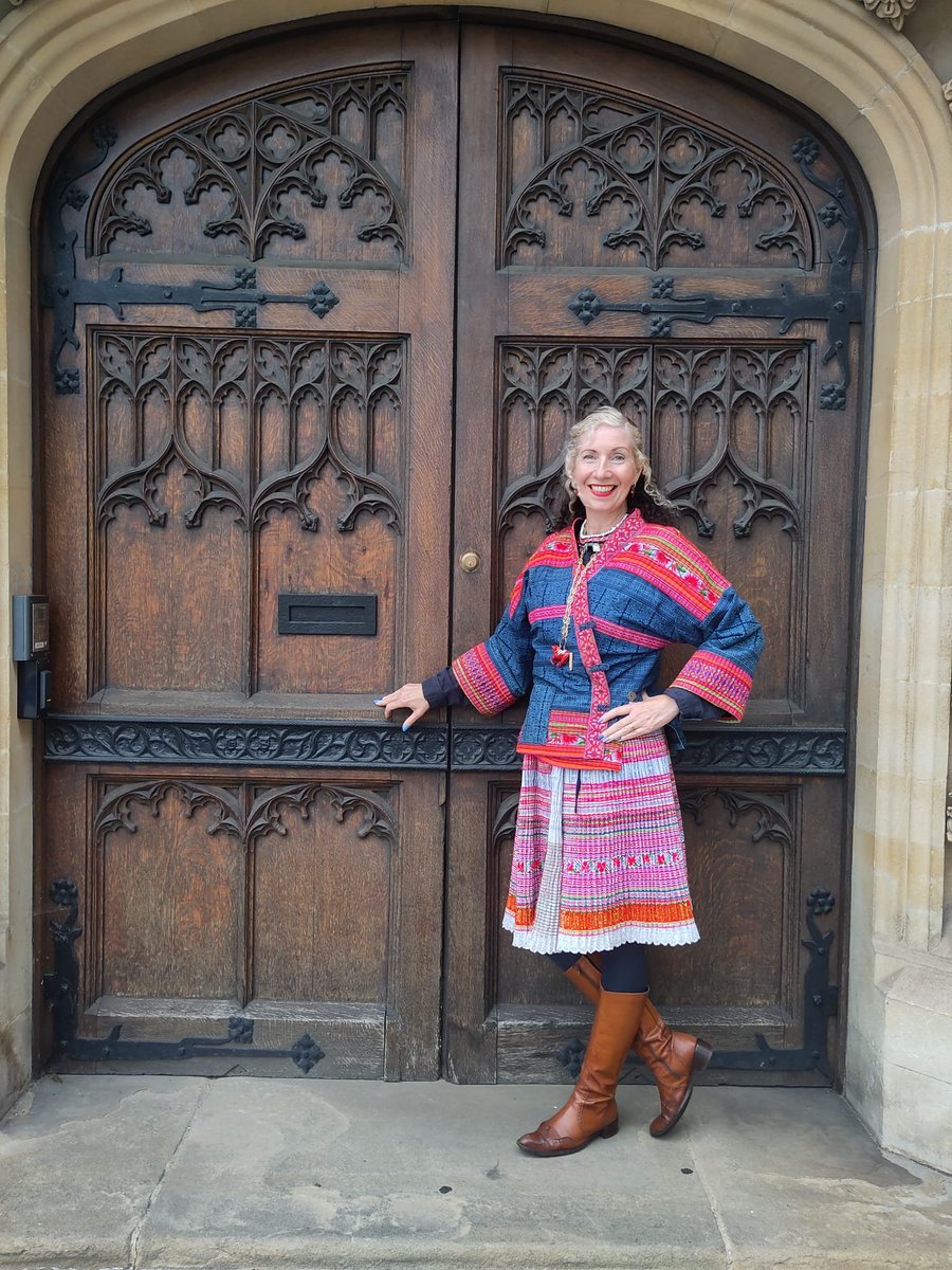 fashionnatascha's tweet photo. ♥️👠 #FashionFriday #LFW edition 👠♥️
Off to the London Fashion Week siws wearing Yunnan FlowerMiao skirt, Hmong Jacket, Persian artisan necklace, Fire Horse necklace 💕 @chicstranger cowboy boots
#culturalheritage #LondonLife https://t.co/cWiwfEVeOD