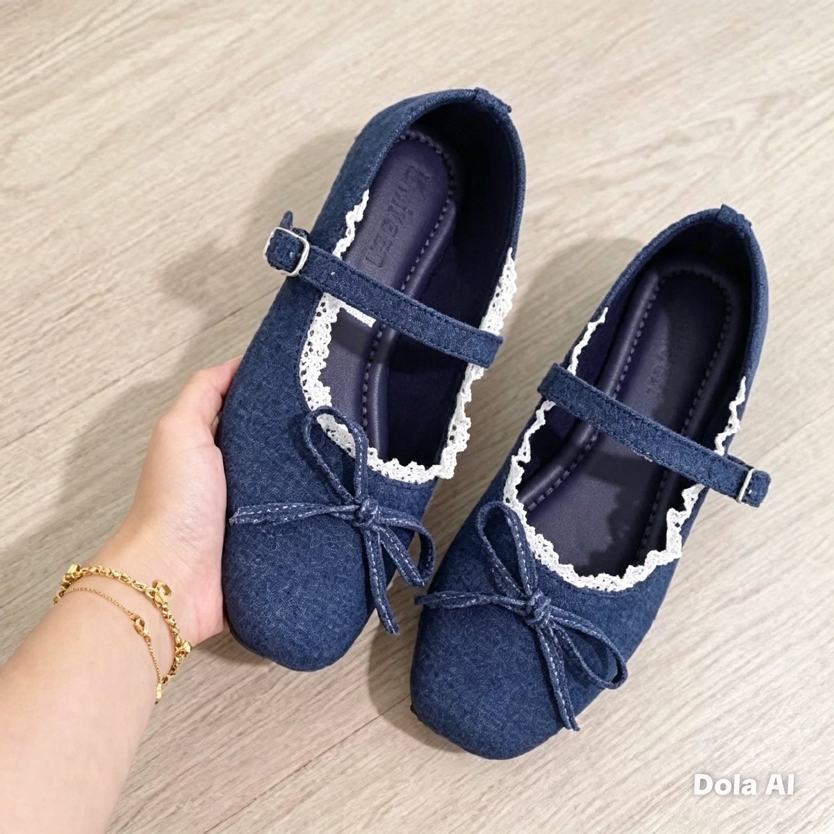 tiethetic's tweet photo. POV: nemu flat shoes yang bikin outfit langsung kelihatan lebih cute 🎀🖤
Detail lace + pita kecilnya gemes banget 😭✨
#FlatShoes #FashionWanita #RacunFashion #OOTDWanita https://t.co/UrMl0tLEQh
