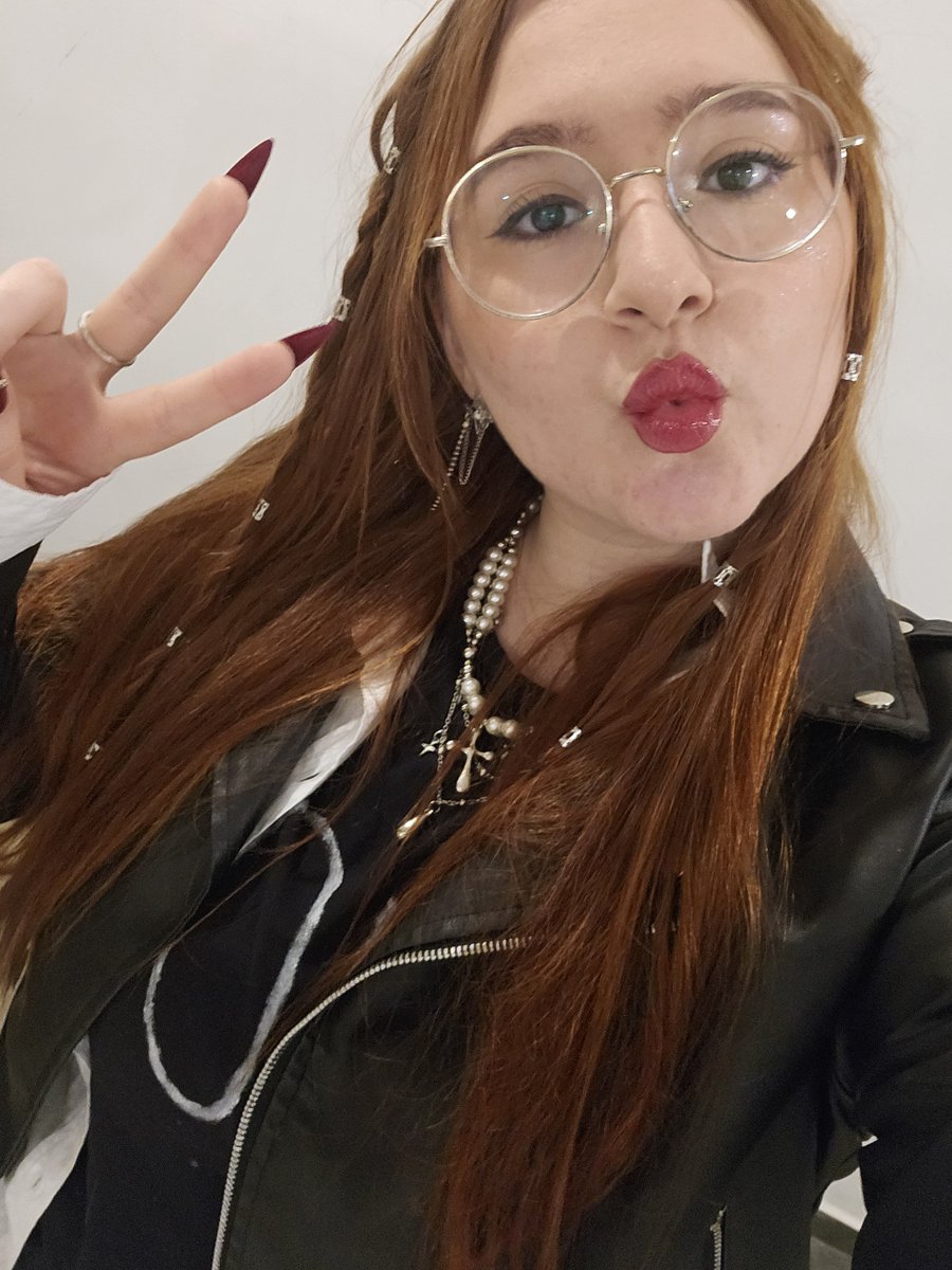 aoarashing's tweet photo. a carinha de quem não tinha esperanças de ouvir you don’t go to parties https://t.co/mpBn8zXNTQ