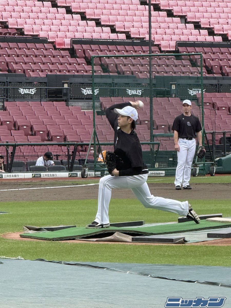 nikkan_hawks's tweet photo. 川瀬〝投手〟がノックでの捕手陣の送球練習に登場しました
#ソフトバンクホークス https://t.co/SvHLyQoXcZ