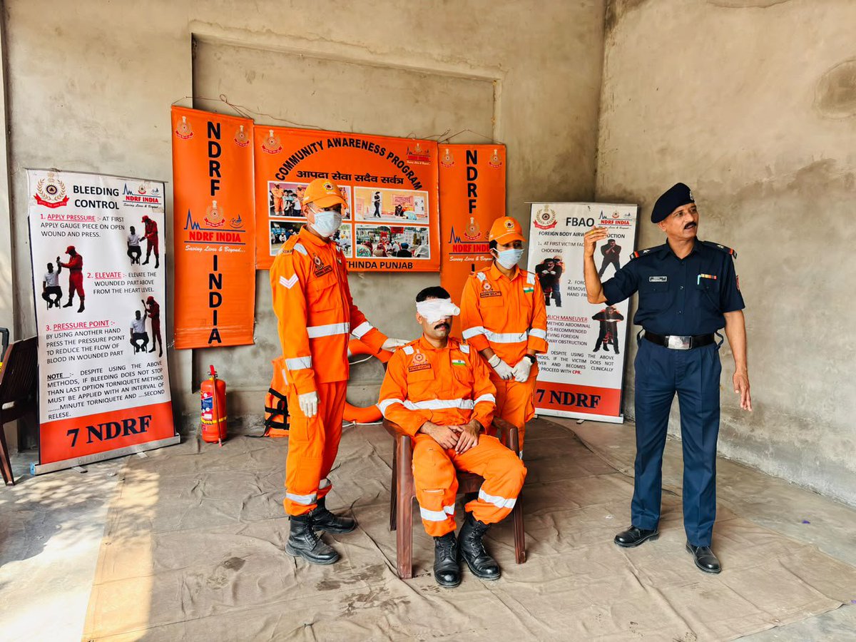 07NDRF's tweet photo. #7Bn NDRF conducted a Community Awareness Programme (CAP) at Village Mandianwala, Amritsar(PB) enhancing community awareness on disaster preparedness, safety measures and emergency response. #NDRF @ndmaindia @PIB_India https://t.co/BvhgnFcewe