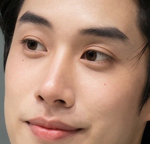 luvcatnotu's tweet photo. ชอบมาตั้งนานเพิ่งสังเกตว่าฮีมีไฝใต้ตาซ้าย (มีสเน่ห์) ขวา(ขิแง) ครบเลย 🤣 https://t.co/qAaRcj74a7