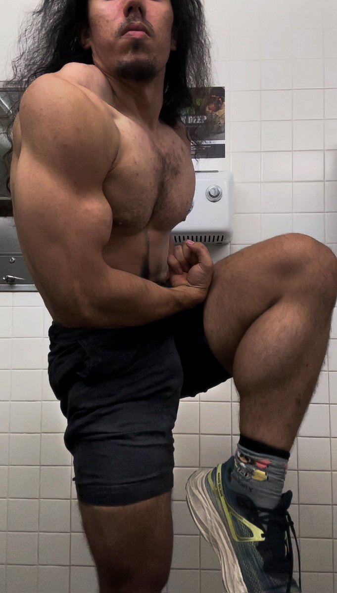 RippedSocks's tweet photo. Decent gym day, workout after hella work. Doesn’t stop a stamina beast though, round two every time. https://t.co/Ql59ntFjqh