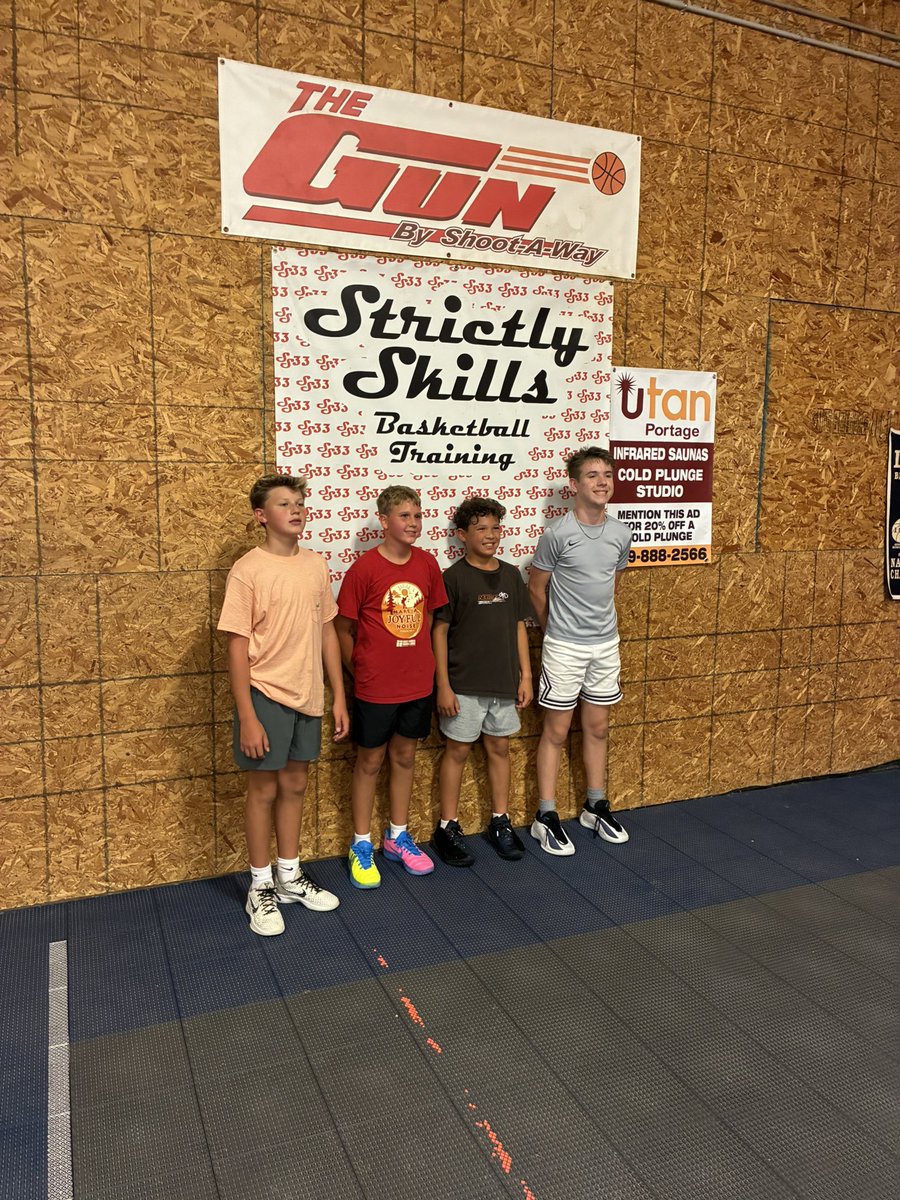 strictly_skills's tweet photo. Friday lab work
If you don’t run from
Coaching
You will get BETTER
Let us train and coach you at SS33
#provenresults
@PrepHoopsMI
@GBLHoopsCircuit https://t.co/lHUtZfVdrw