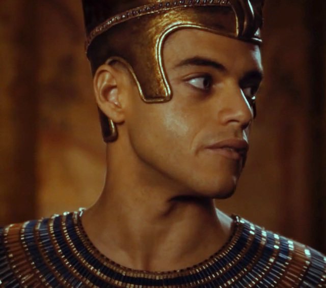 AAOsAwesomeFans's tweet photo. Imagine the museum getting an exhibit on Korean history and Ahkmenrah’s tablet brings Gwanghae to life… someone write this fanfic because I NEED IT 🥺😍🥰 #RamiMalek #LeeByunghun #이병헌 #NATM #Masquerade https://t.co/jBVXJl8Vjj