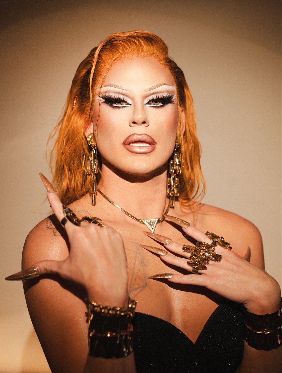 joeyjayisgay's tweet photo. In drag 🫦 // out of drag 💅🏼 https://t.co/M3t6fbuRJH