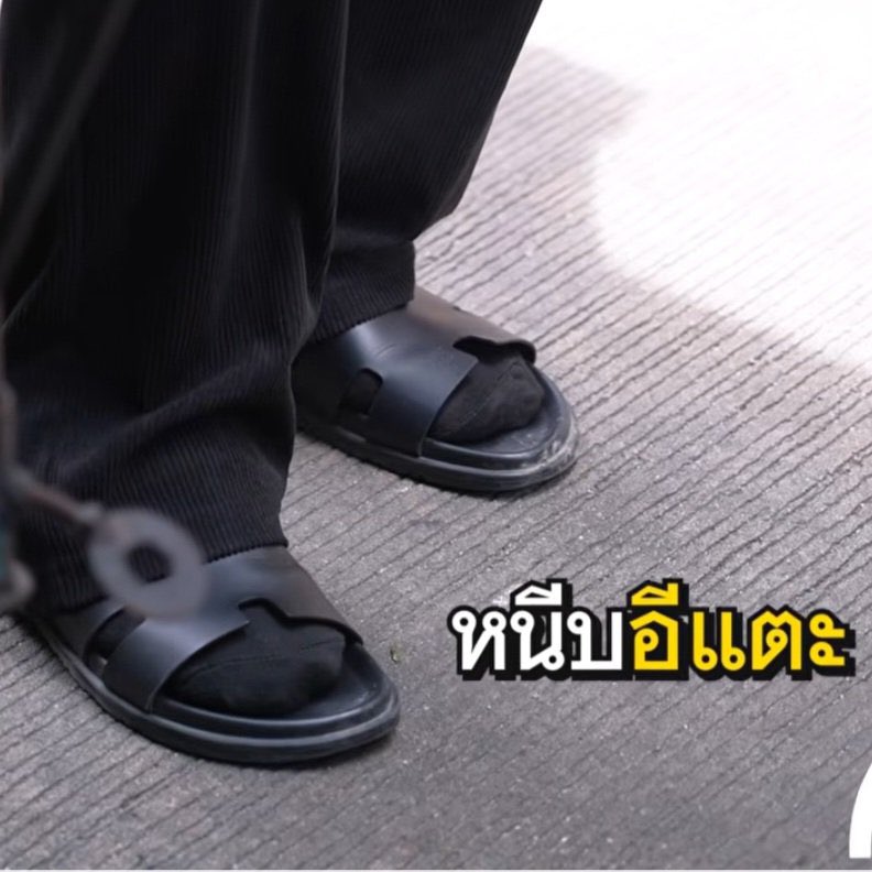 nicssara's tweet photo. รองเท้าแตะปอนด์ 😎 https://t.co/YKwtOq3LrB