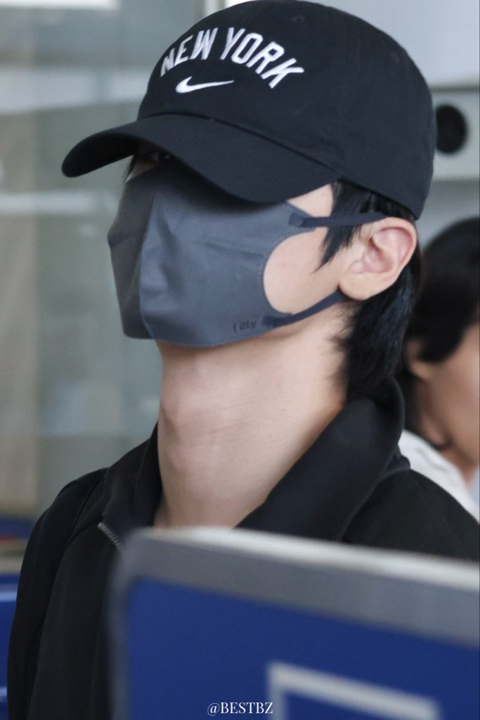 bestwetheboyzzz's tweet photo. 260919 PEK 입국

#JUYEON #주연 
#THEBOYZ #TBZ #더보이즈 https://t.co/bYXSUluw7K