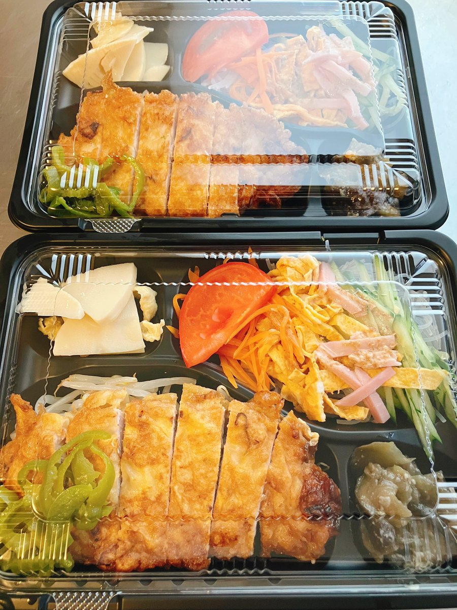 itsmonogohan's tweet photo. こんにちは。今日の昼は、豚の中華風ピカタです。豚ロース肉を中華風に味付けし、イタリアのピカタ風に卵液へくぐらせて焼きました。焼くと揚げるの違いはありますが、卵を衣とする点でチキン南蛮に近いですね。夜は、ポークソテー（アップルソース）です。#いつもの御飯 https://t.co/vpPzyvSdVI