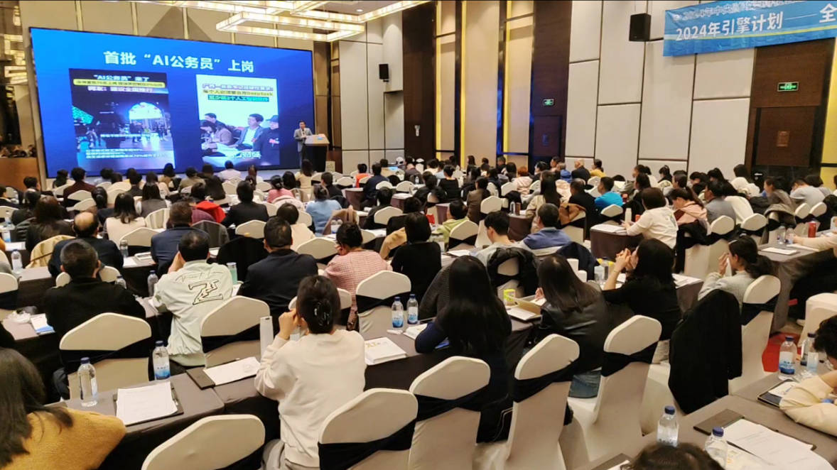 ycw0810's tweet photo. Just wrapped an amazing workshop on AI prompt engineering! Learned game-changing tips to boost my content creation efficiency by 40%—can’t wait to apply these skills. Shoutout to the awesome speaker and peers who made this so interactive! https://t.co/j4x0HtJ8RX