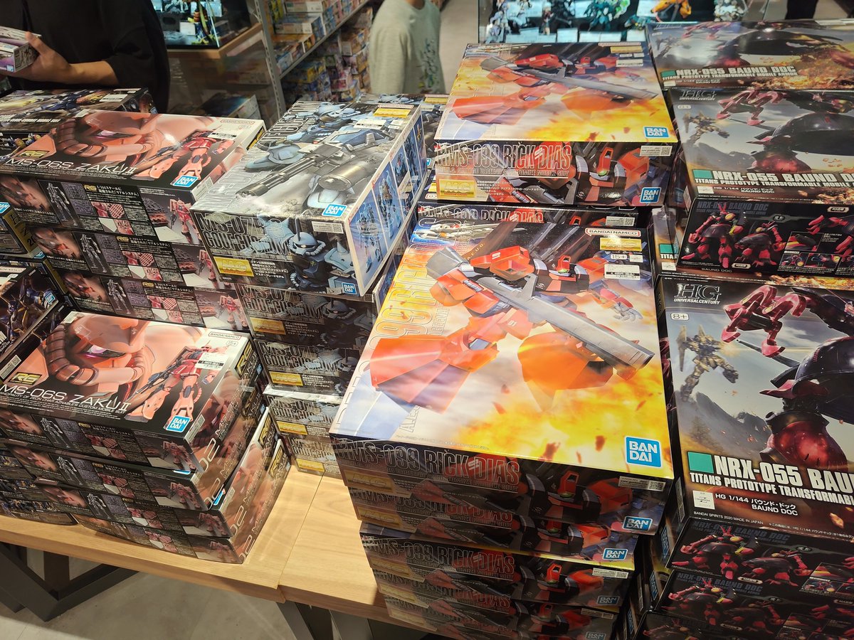 BA_DTTPL's tweet photo. 本日の入場制限は解除しております❗️

新譜、再販ともにまだまだ在庫ございます☺️

『デジモンギャザリング』につきましては個数制限ございません❗️
思い出の相棒に出会えるまでチャレンジしてみてはいかがでしょうか❓️

#プラモLABO
#つくば

👇️現在の陳列状況はこちら👇️ https://t.co/56OlybYtoS