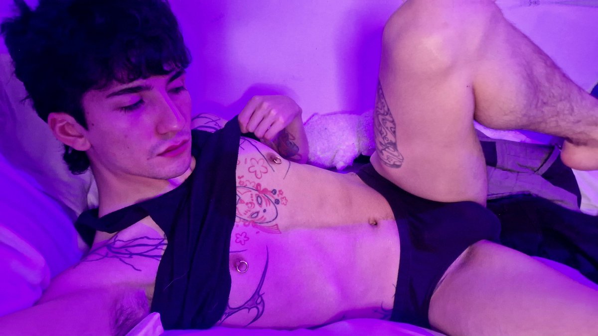 boykittyboy tweet picture
